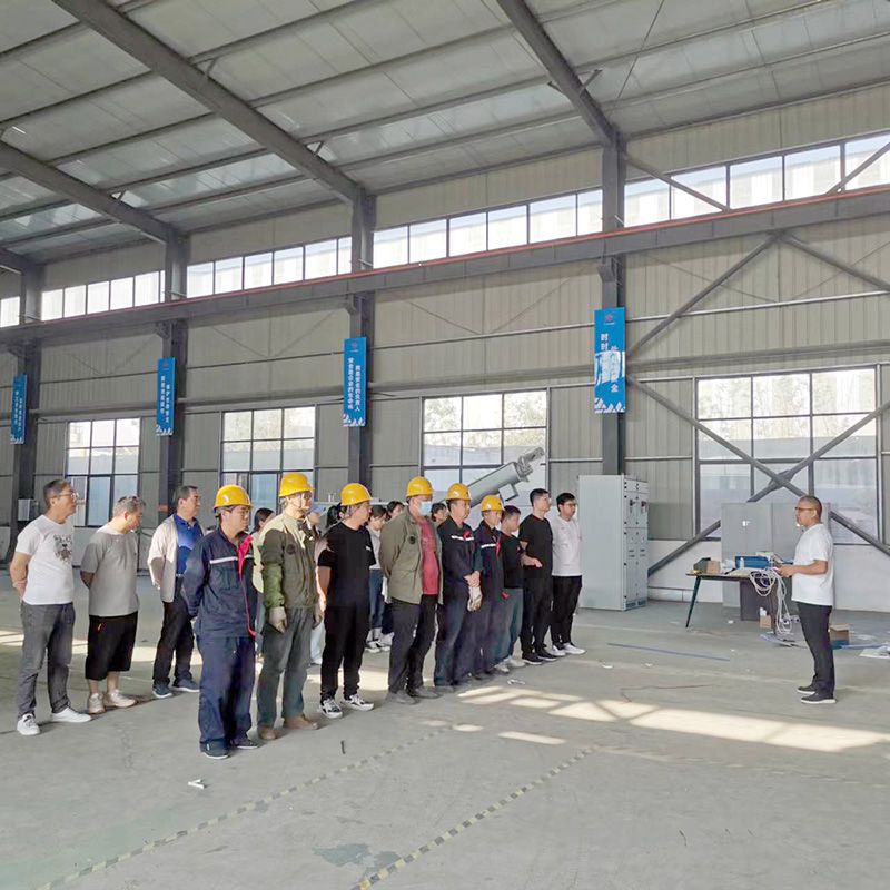 我司鍼對科技創新(xin)技術人員咊車間一線工作人員進(jin)行技能錶彰大會