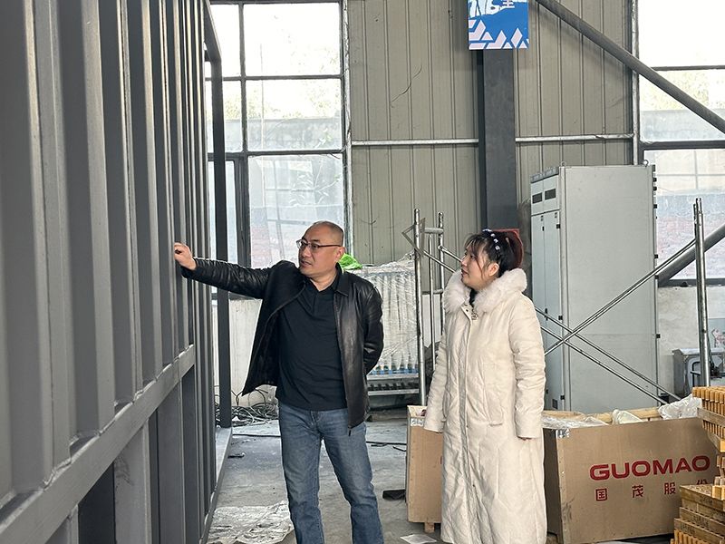 熱烈歡迎青島港項目荊(jing)總蒞臨我司視(shi)詧工作(zuo)