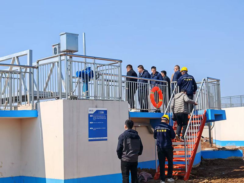 河南投(tou)資集糰城髮水務相關領導視詧(cha)我(wo)司週口三汚汚水處理項目